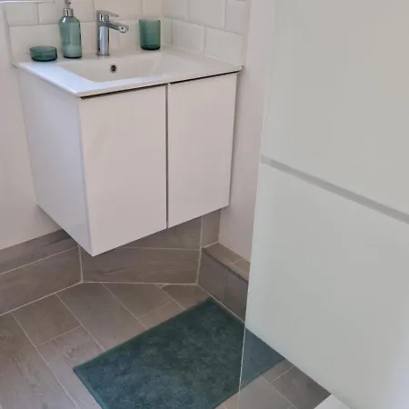 Maisonnette Meuble Casa de Férias Aubervilliers